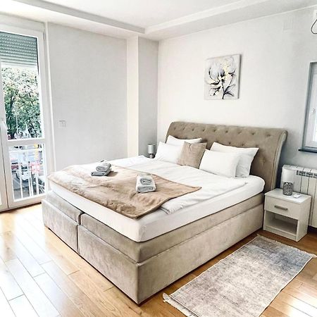 Apartment Delic Belgrad Exteriör bild